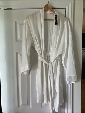 NEW La Vie En Rose White Satin Robe